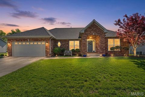 Photo of 928 Saint Nicholas Drive, OFallon, IL 62269 (MLS # 26031367)