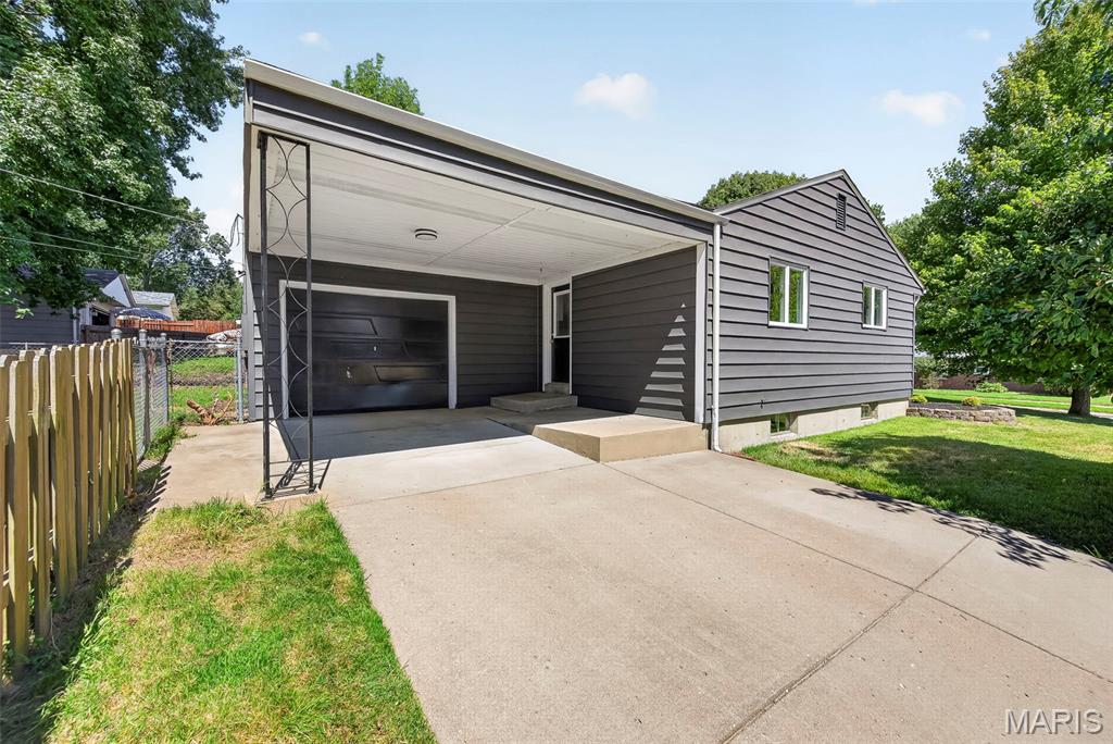 Photo of 2701 Sibley Street, St Charles, MO 63301 (MLS # 26054513)
