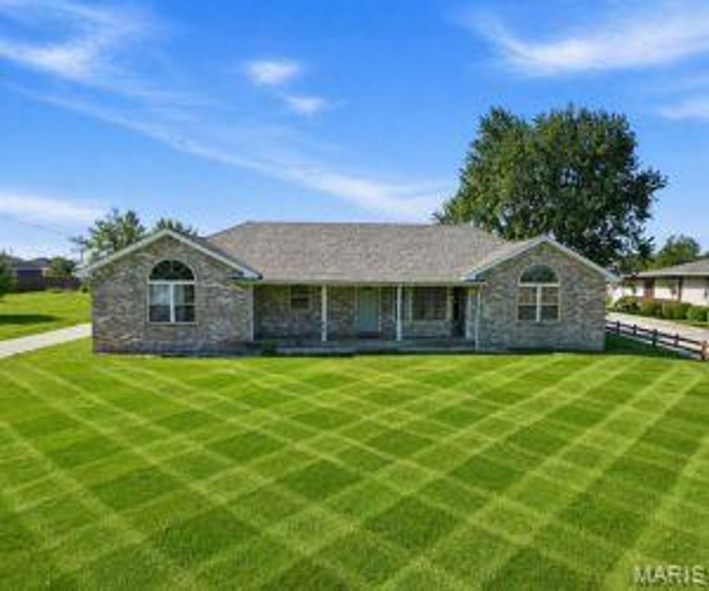 Photo of 418 W Martin Street, Cairo, MO 65239 (MLS # 26026459)