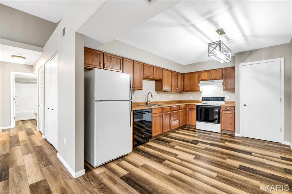 Summertree Village Condo - Residential