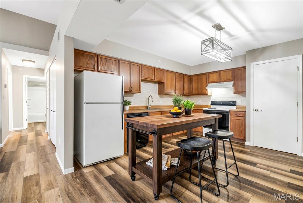 Summertree Village Condo - Residential