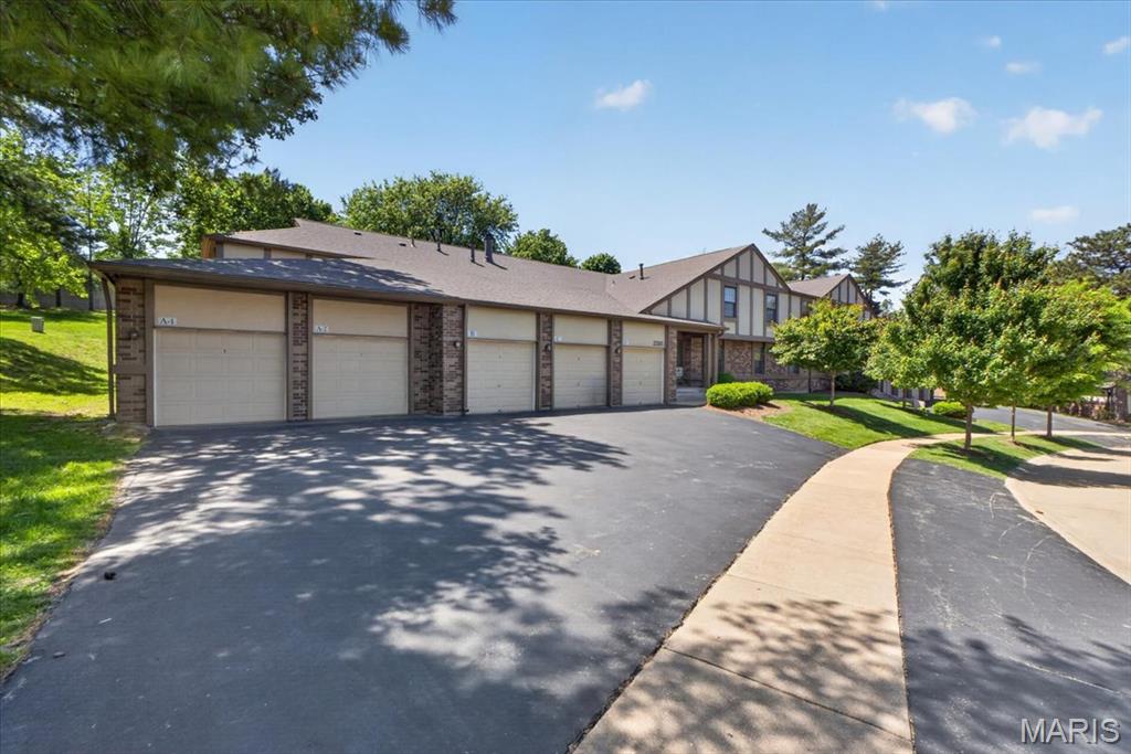 Royal Pines - Residential