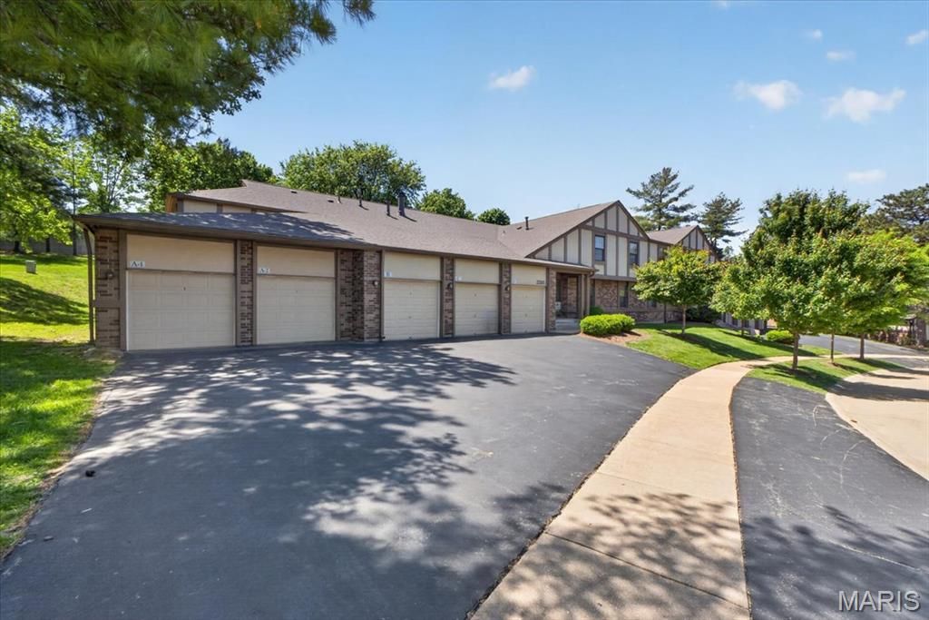 Photo of 2315 Seven Pines Drive #2, Maryland Heights, MO 63146 (MLS # 26019473)