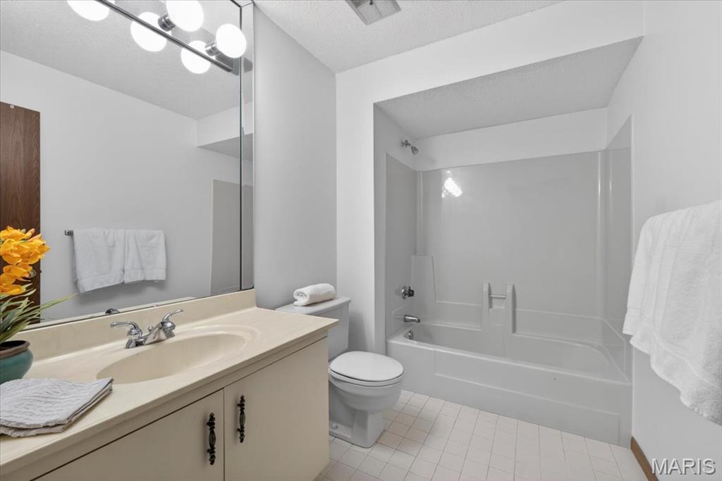 Royal Pines - Residential