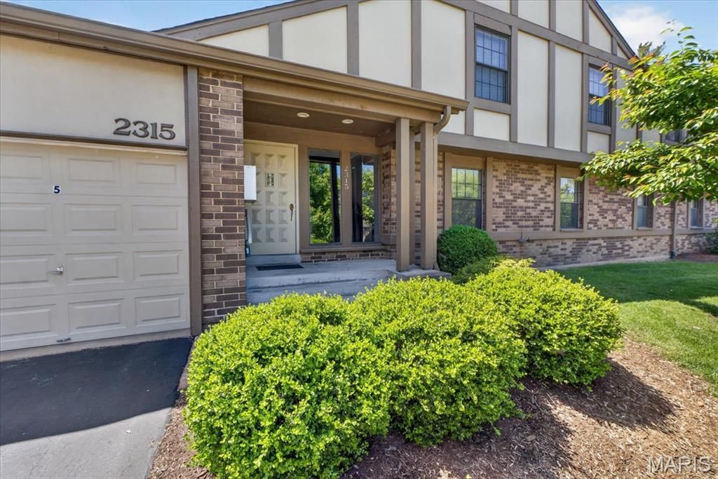 Photo of 2315 Seven Pines Drive #2, Maryland Heights, MO 63146 (MLS # 26019473)