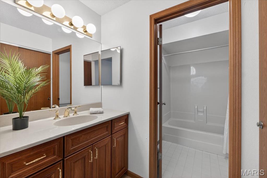 Royal Pines - Residential