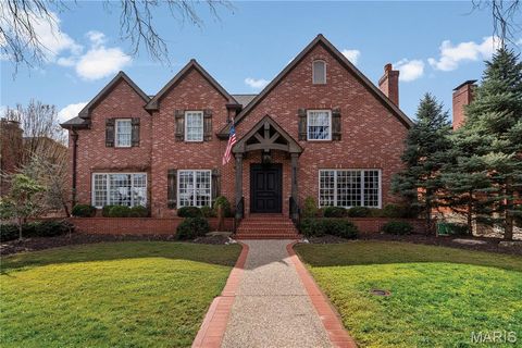 Photo of 8116 University Drive, Clayton, MO 63105 (MLS # 26014862)