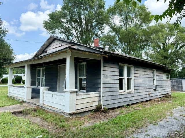 Photo of 808 Vermont Street, Hannibal, MO 63401 (MLS # 26047811)