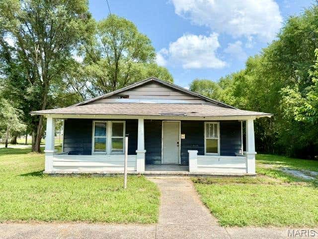 Photo of 808 Vermont Street, Hannibal, MO 63401 (MLS # 26047811)