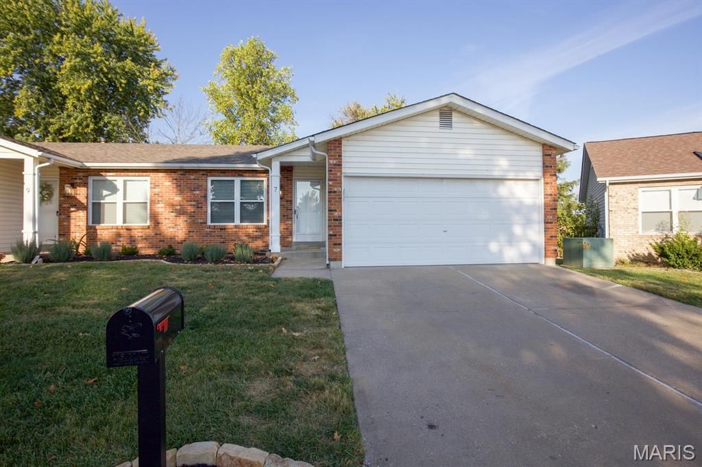 Photo of 7 Windstream Court, St Peters, MO 63376 (MLS # 25080273)