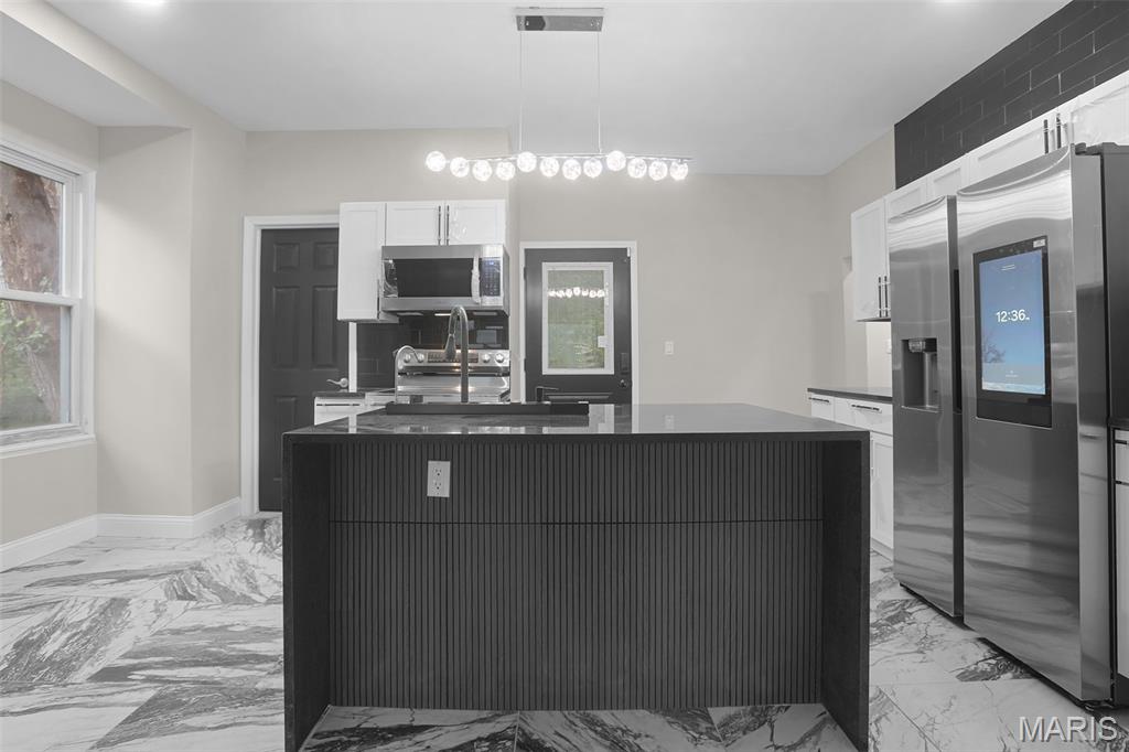 West Walnut Manor - Residential