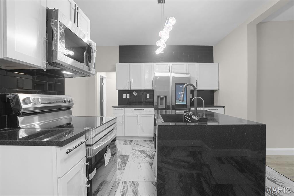 West Walnut Manor - Residential
