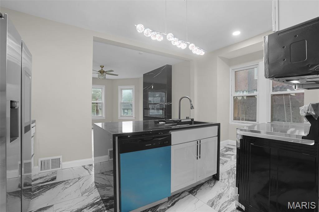 West Walnut Manor - Residential