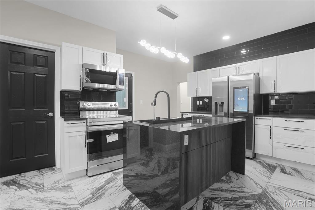 West Walnut Manor - Residential