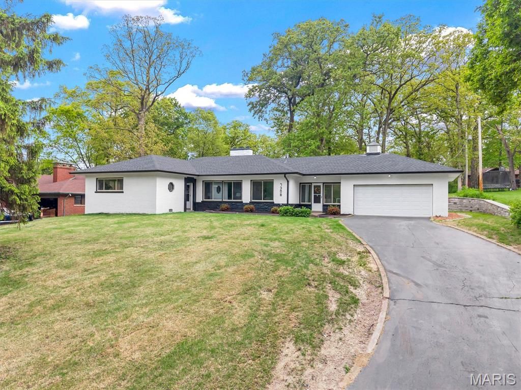 Photo of 7308 Shiloh Lane, Affton, MO 63123 (MLS # 26024338)