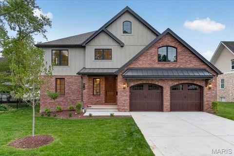 Photo of 216 W Essex Avenue, Kirkwood, MO 63122 (MLS # 26027729)