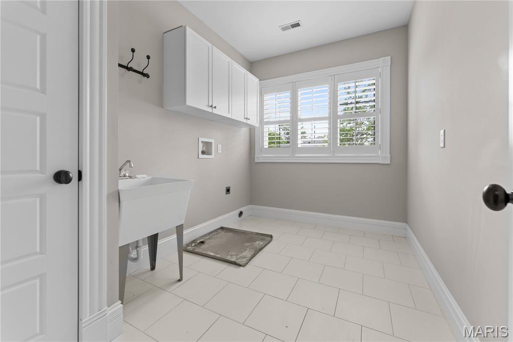 Section 1-44-5 Bdy Adj Aka 328 N - Residential