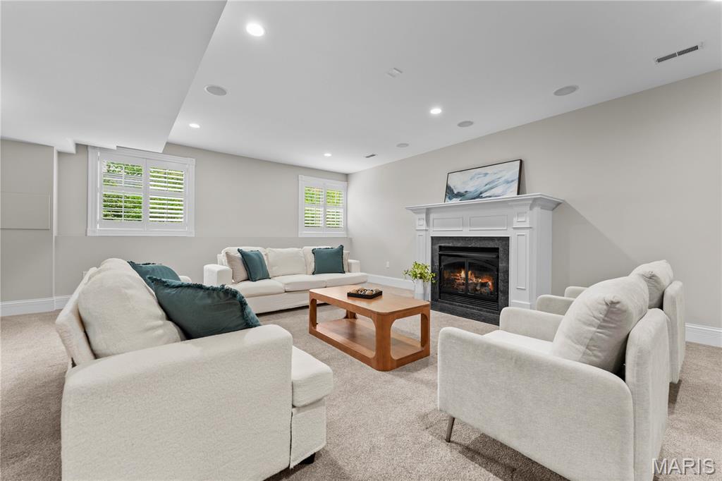 Section 1-44-5 Bdy Adj Aka 328 N - Residential