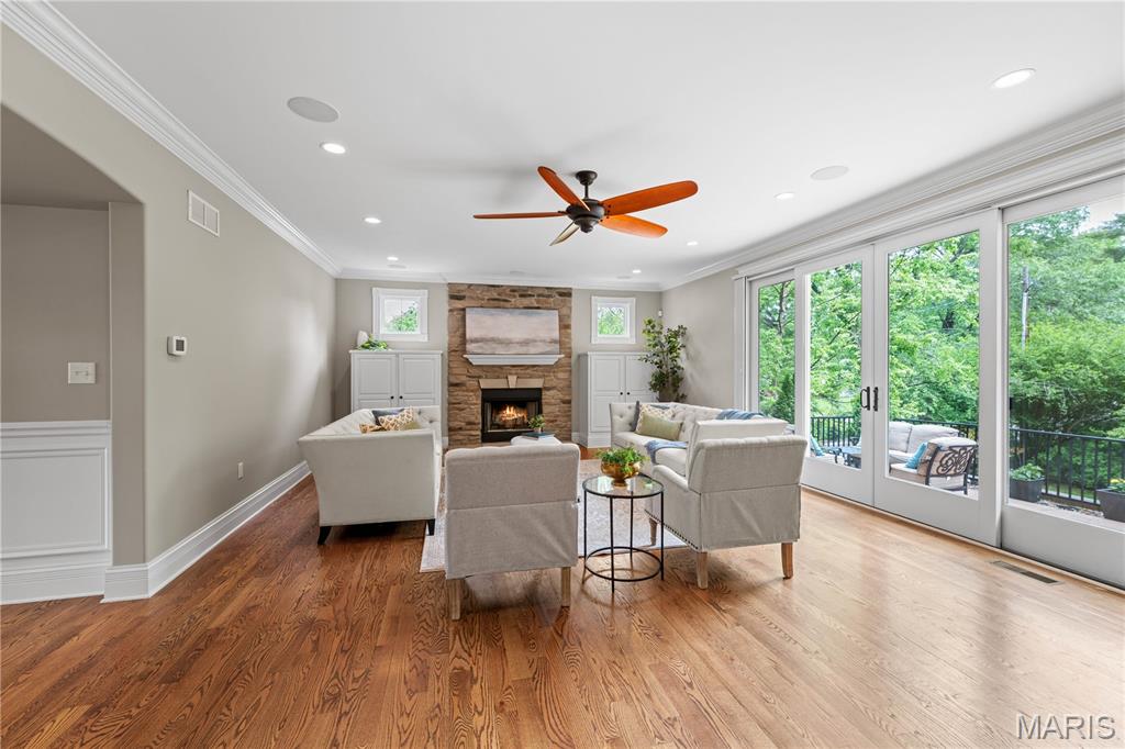 Section 1-44-5 Bdy Adj Aka 328 N - Residential