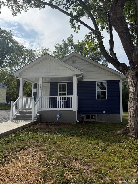 Photo of 309 Franklin St ST, Fredericktown, MO 63645 (MLS # 26060978)