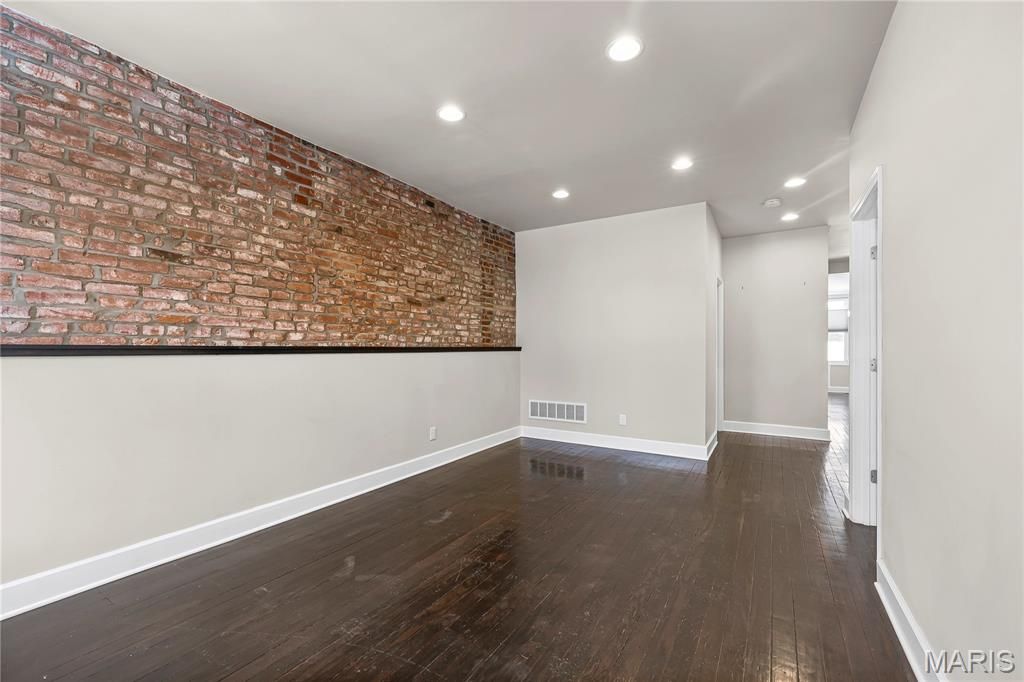 Photo of 3800 Fairview Avenue, St Louis, MO 63116 (MLS # 25079559)