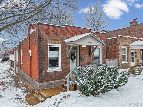 Photo of 3800 Fairview Avenue, St Louis, MO 63116 (MLS # 25079559)