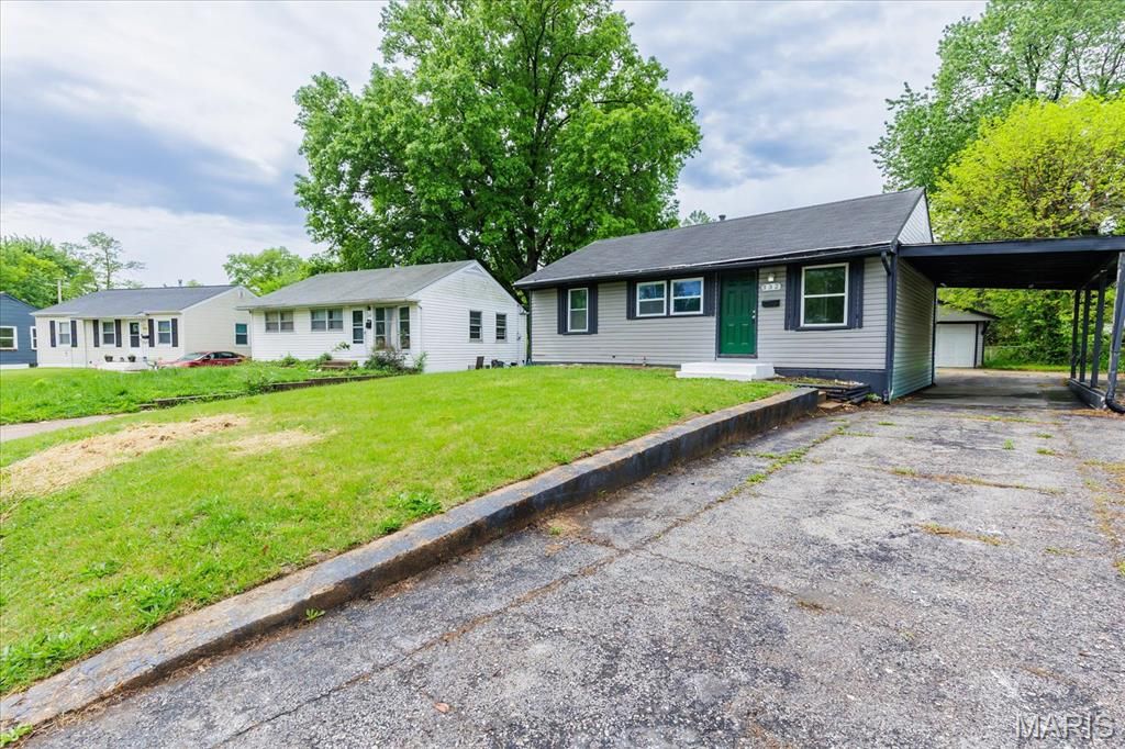 Photo of 332 Banff Circle, St Louis, MO 63137 (MLS # 26025119)