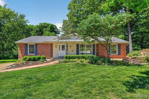 Photo of 331 Wildforest Drive, Ballwin, MO 63011 (MLS # 26030658)