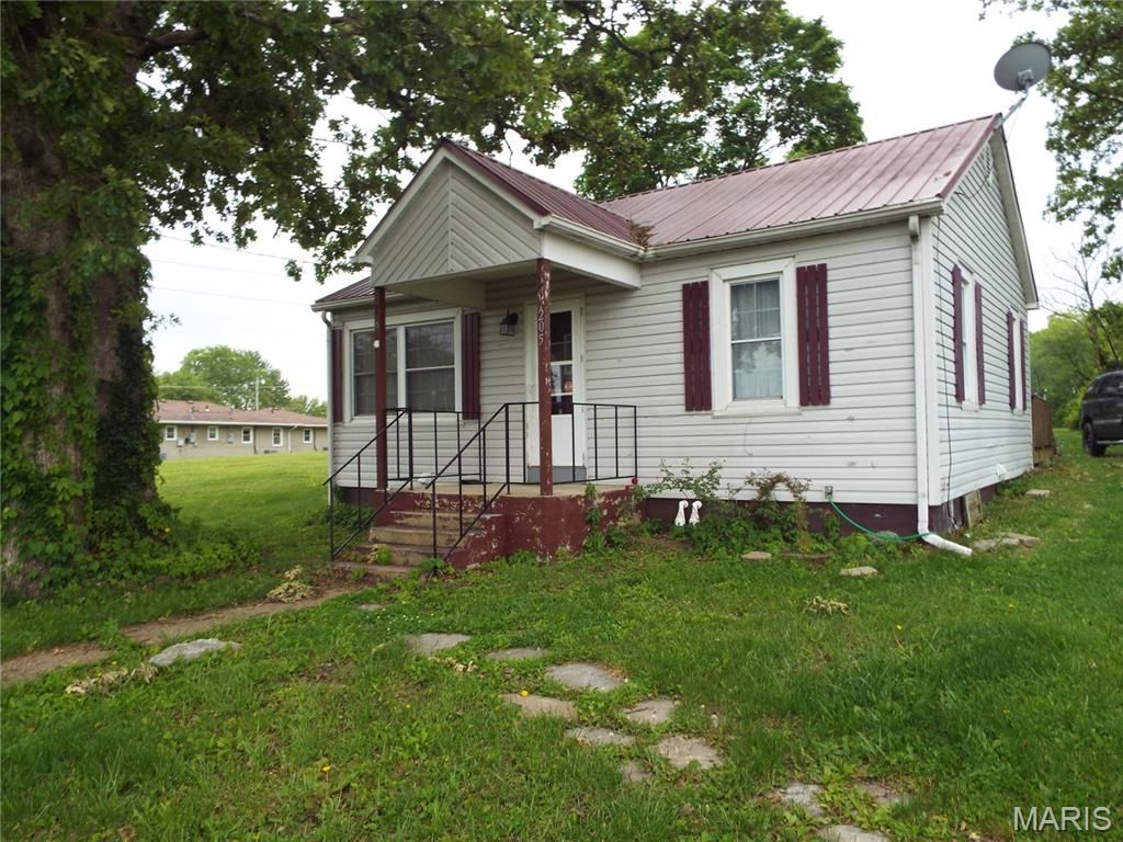 Photo of 205 W Chestnut Street, Dixon, MO 65459 (MLS # 26028959)