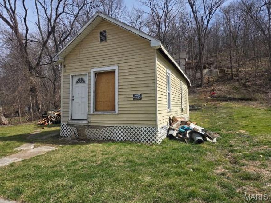 Calling all investors! Don't miss your next opportunity - this 2-bedroom, 1-bath home offers great potential and a generously sized yard, perfect for adding value. Bring your vision and make it shine! Selling as-is.