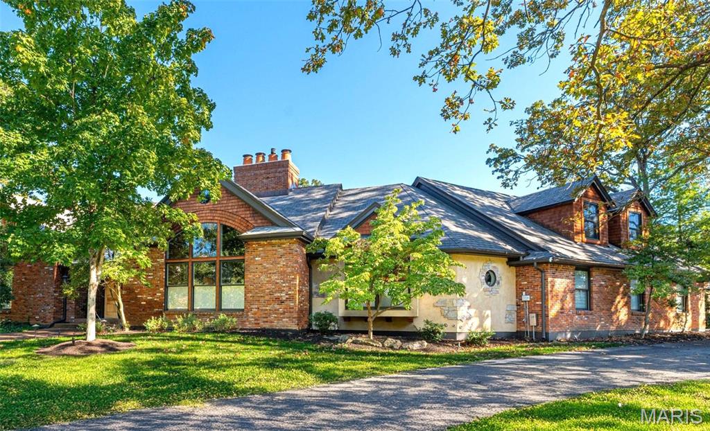 16 Holiday Lane