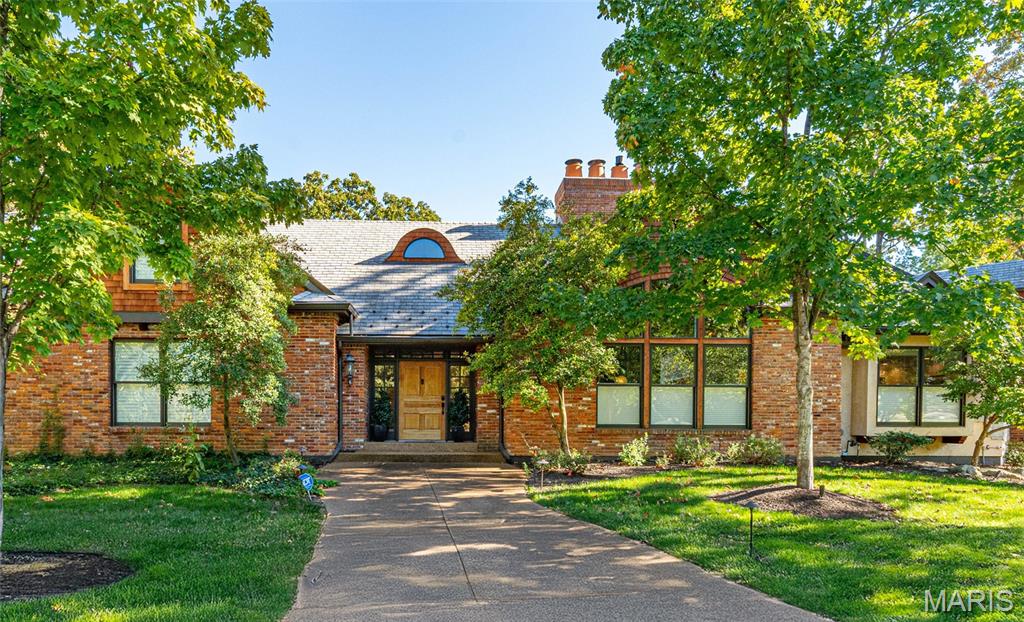 16 Holiday Lane