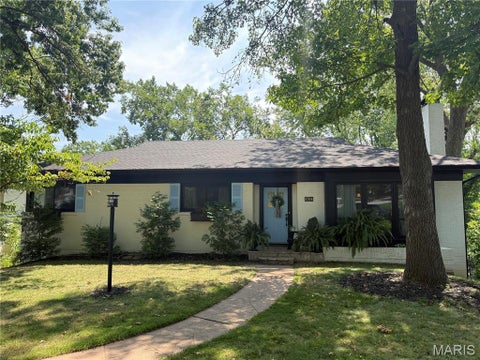 Photo of 8704 W Kingsbury Avenue, St Louis, MO 63124 (MLS # 26049241)