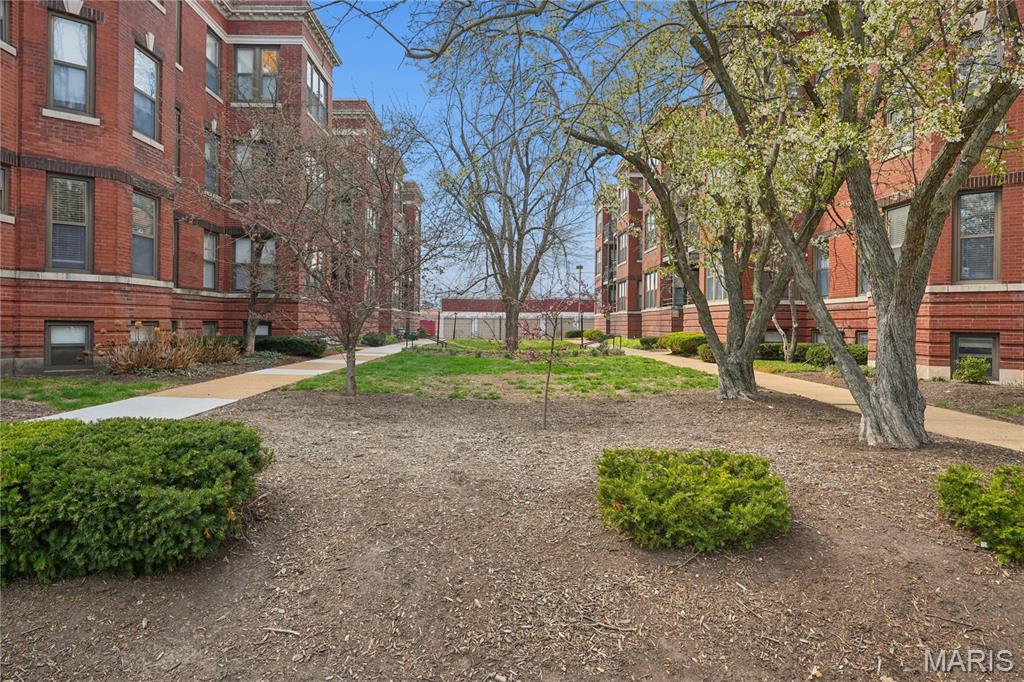 Del-Clara Condo - Residential