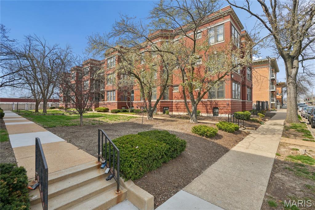 Del-Clara Condo - Residential