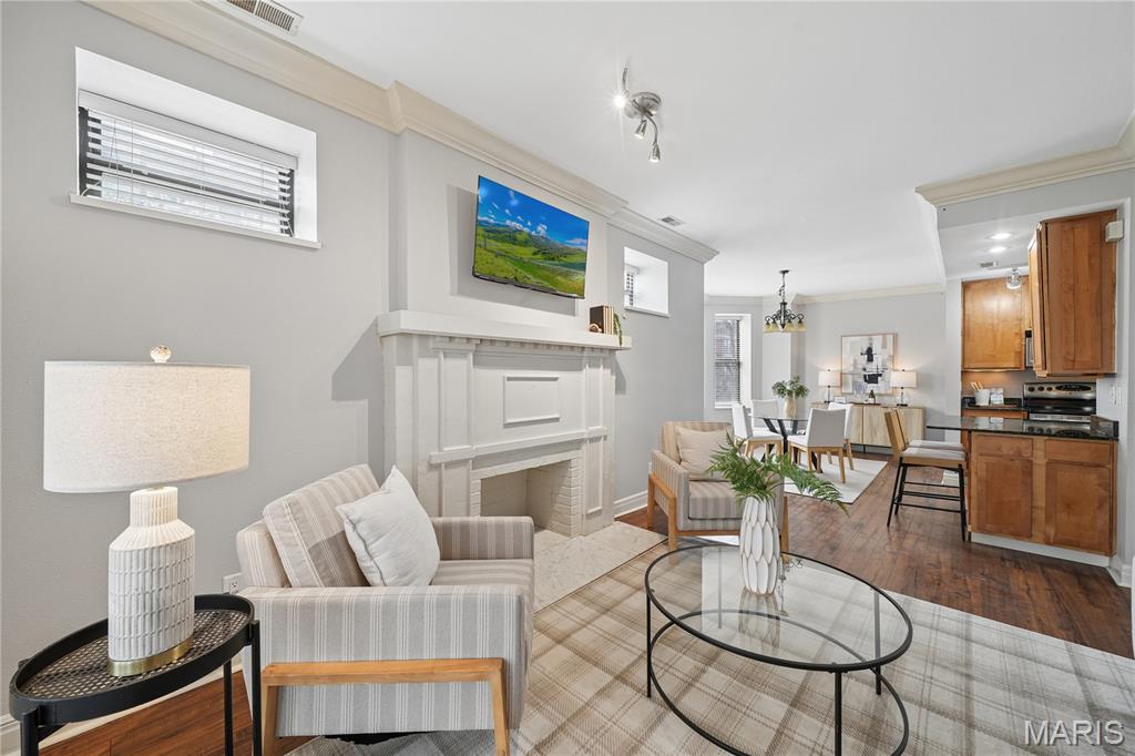 Del-Clara Condo - Residential