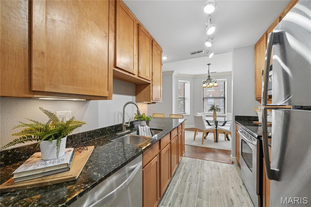 Del-Clara Condo - Residential