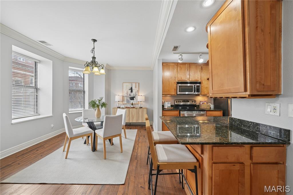 Del-Clara Condo - Residential