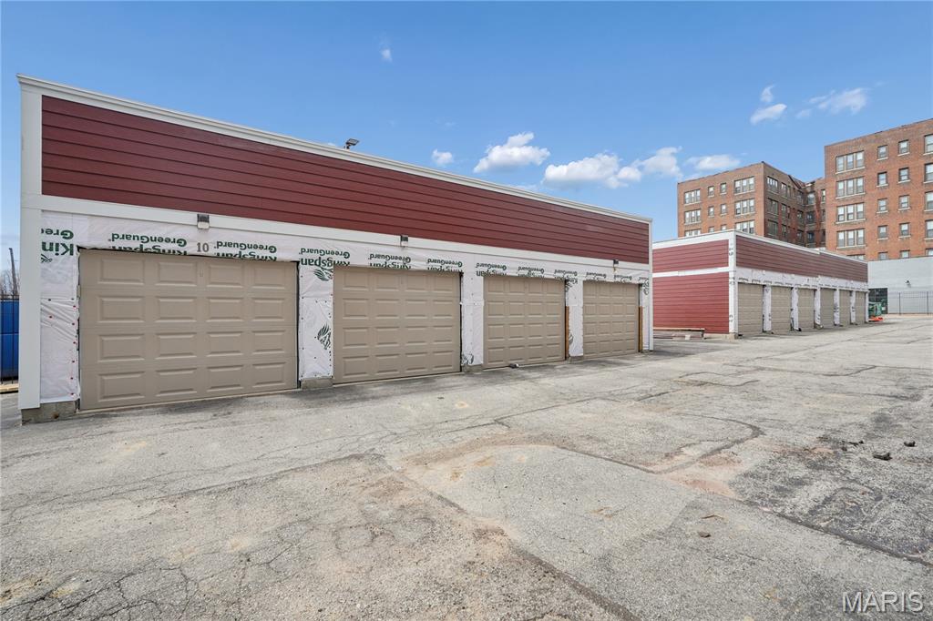 Del-Clara Condo - Residential