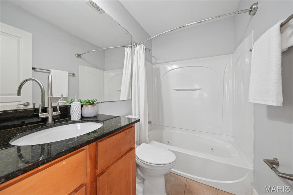 Del-Clara Condo - Residential