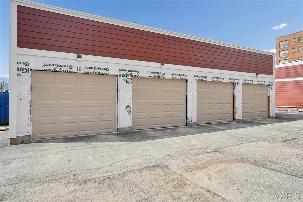 Del-Clara Condo - Residential