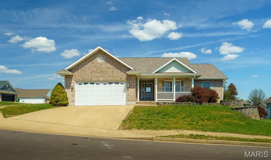 Great house in great neighborhood!  Ranch home on a full unfinished walkout basement.  3 bedrooms, 3 bathrooms, fenced back yard!  Lots of cabinets in the kitchen, dining area plus a breakfast area, covered front porch and covered back porch.  Master bedroom suite.  More information and more pictures to come!
