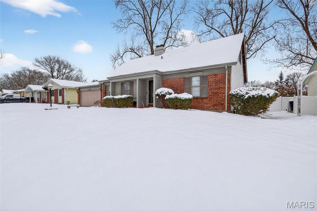 Photo of 2042 Shoreham Drive, Florissant, MO 63033 (MLS # 25078925)