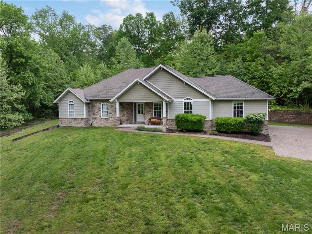 Photo of 12 Dumaine Street, Cape Girardeau, MO 63701 (MLS # 25072852)