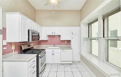 Tiny photo for 10 N Kingshighway Boulevard #2CS, St Louis, MO 63108 (MLS # 26030248)