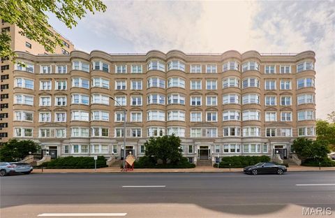Tiny photo for 10 N Kingshighway Boulevard #2CS, St Louis, MO 63108 (MLS # 26030248)