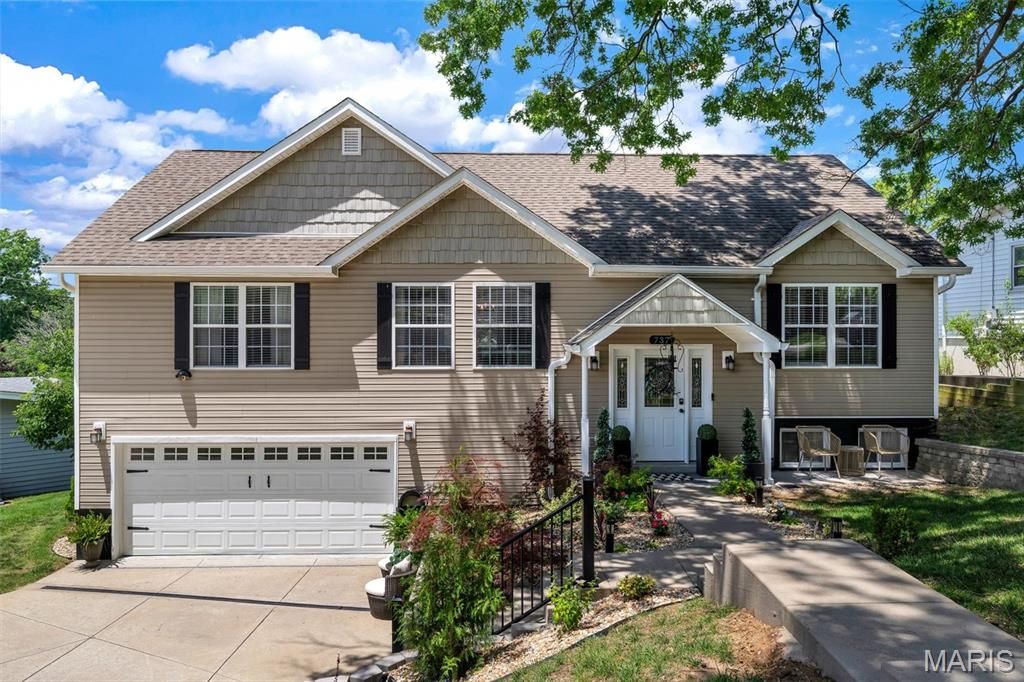 Photo of 737 Hinder Drive, St Louis, MO 63125 (MLS # 26042217)