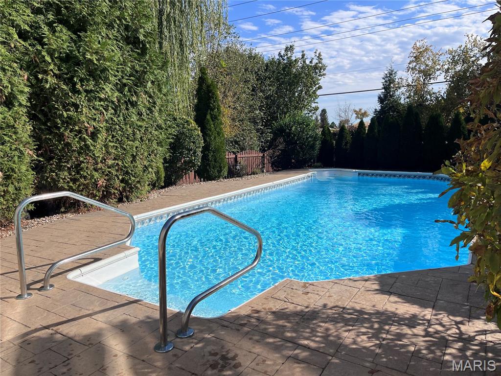 St Charles, Missouri 63301, United States, 4 Bedrooms Bedrooms, ,3 BathroomsBathrooms,Residential,Pending,149583