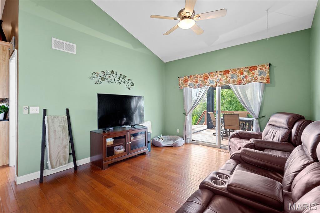 St Charles, Missouri 63301, United States, 4 Bedrooms Bedrooms, ,3 BathroomsBathrooms,Residential,Pending,149583