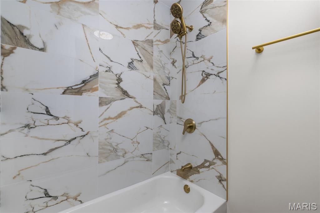 Kingspointe - Residential